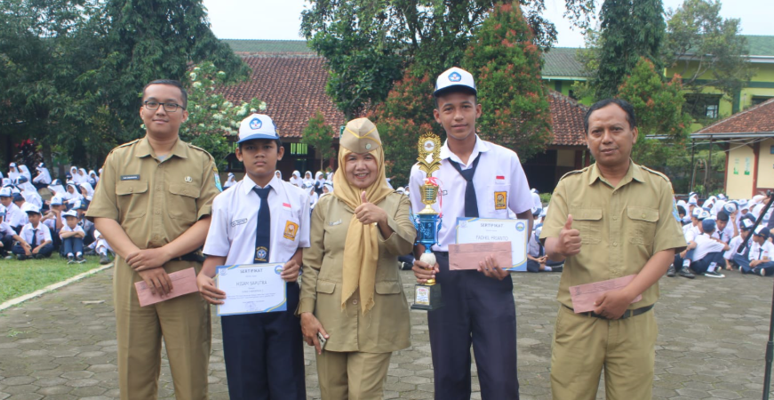 SMPN 1 Kertanegara Beri Apresiasi Siswa dan Guru Pembina Berprestasi di FTBI 2025